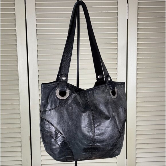 Vintage Fossil Hathaway Distressed Black Leather Studded Hobo Shoulder Bag Purse - Picture 2 of 5